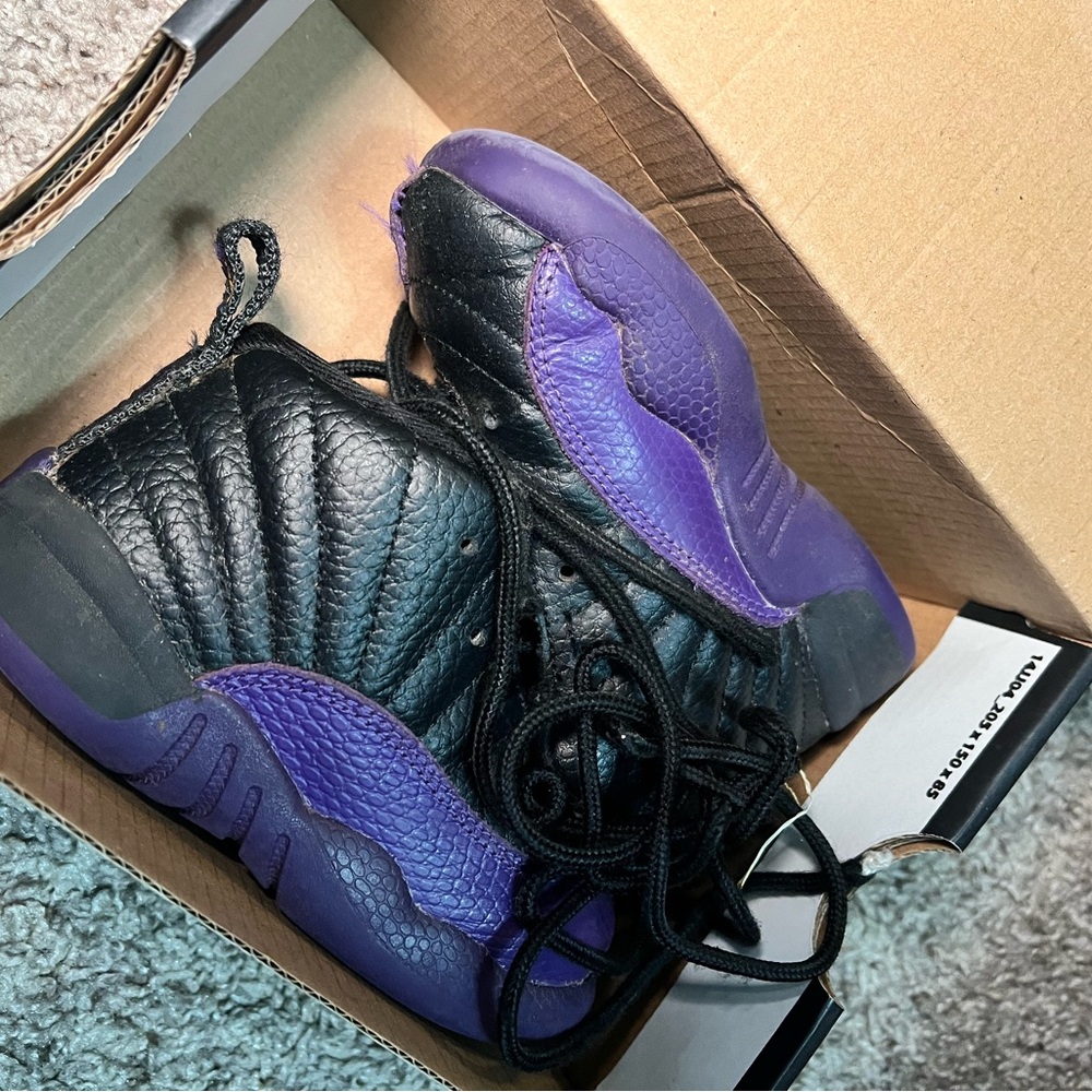 Jordan Retro Black and Purple Shoes 8C